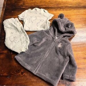 Carters 3 Piece Polar Bear Outfit Size 0-3 Months​